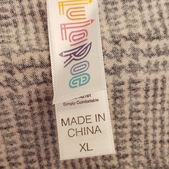 Lularoe EUC houndstooth classic tee - Picture 3 of 4